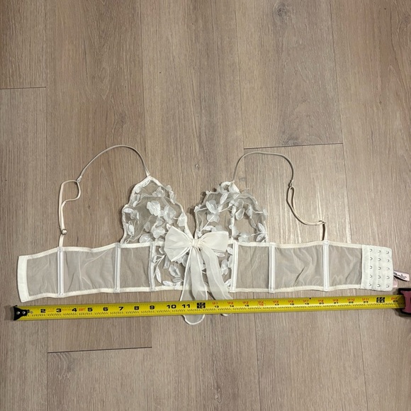 Victorias Secret Womens Bralette Medium White Cream Lace Delicate Floral Bow - Picture 9 of 12